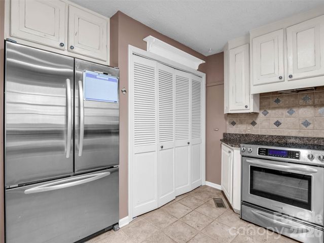 52 Forest Road, Asheville, NC 28803