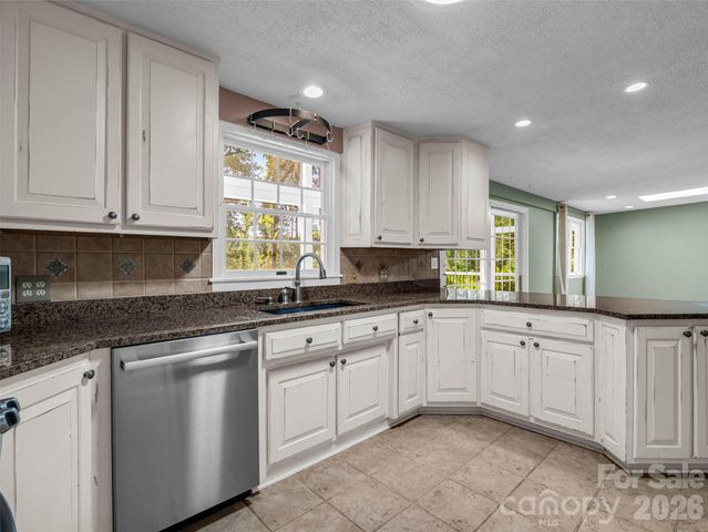 52 Forest Road, Asheville, NC 28803