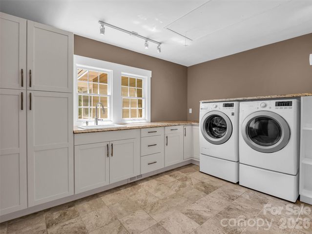 52 Forest Road, Asheville, NC 28803