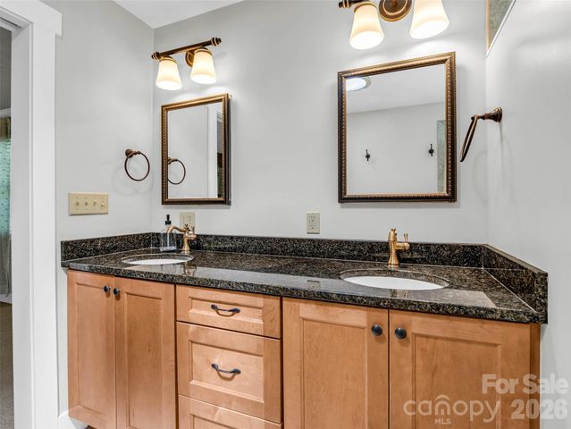 52 Forest Road, Asheville, NC 28803