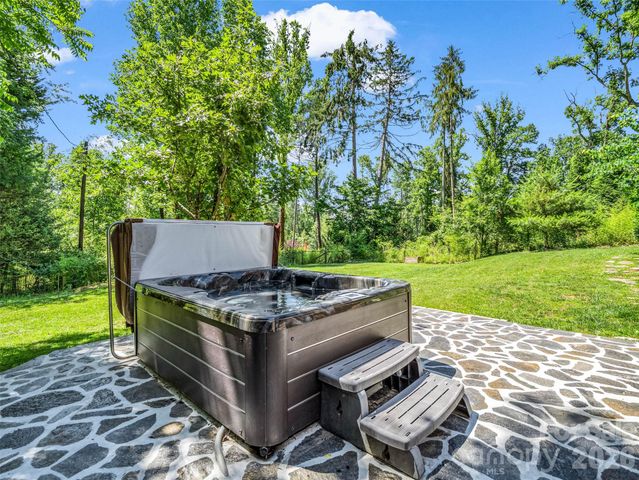 52 Forest Road, Asheville, NC 28803