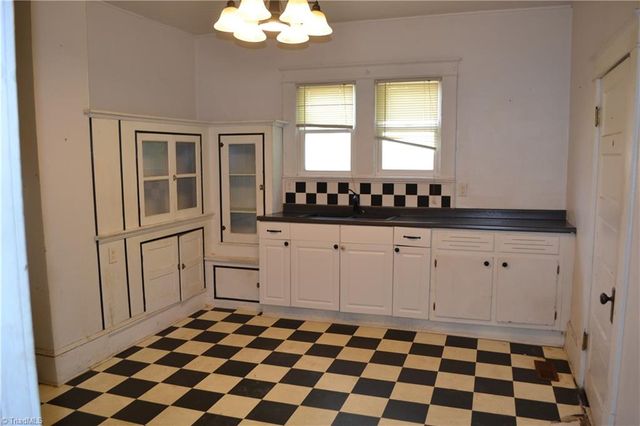 100 E Academy Street, Madison, NC 27025