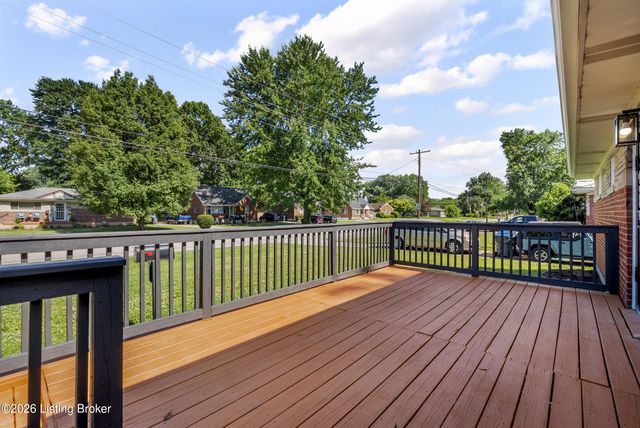 7804 Daffodil Dr, Louisville, KY 40258