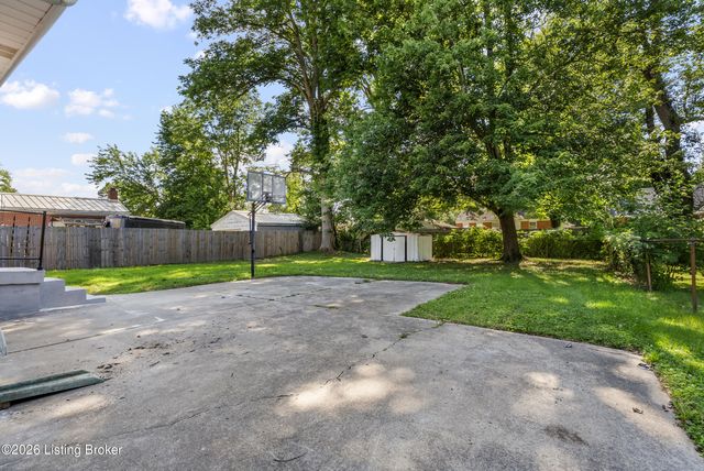 7804 Daffodil Dr, Louisville, KY 40258