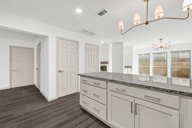 7 S Cypress Pine Drive, Spring, TX 77381