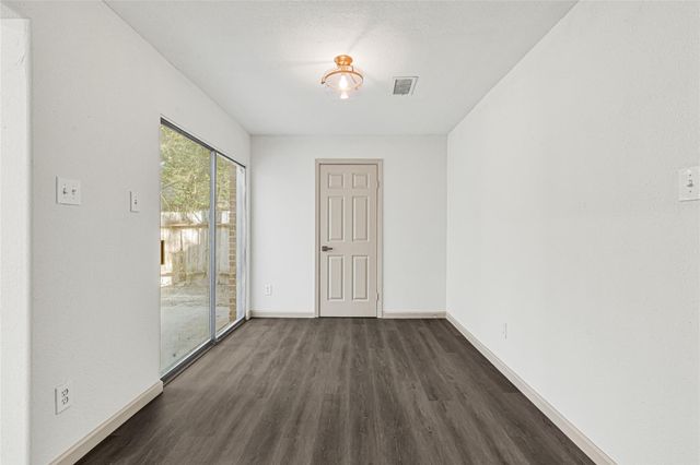 7 S Cypress Pine Drive, Spring, TX 77381