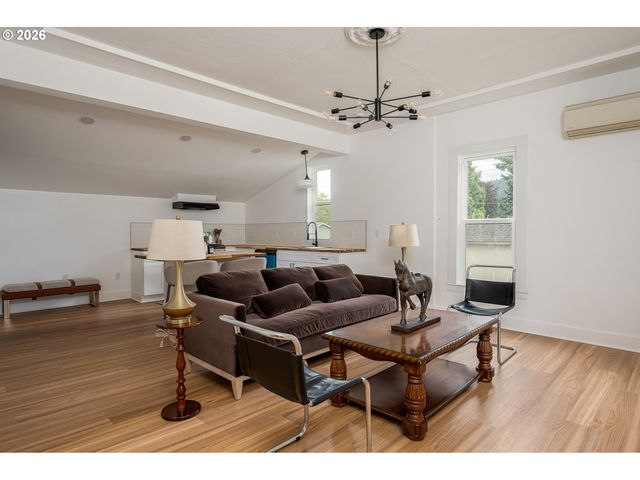 7028 N SAINT LOUIS Ave, Portland, OR 97203