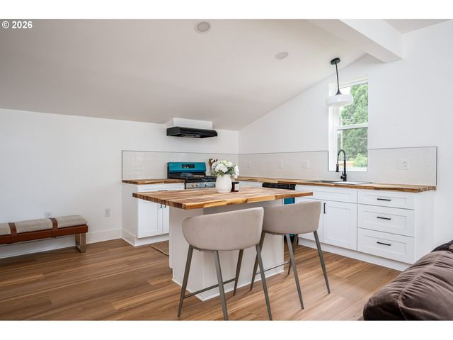 7028 N SAINT LOUIS Ave, Portland, OR 97203