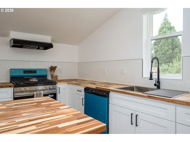7028 N SAINT LOUIS Ave, Portland, OR 97203