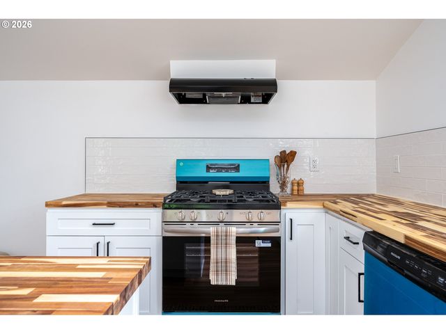 7028 N SAINT LOUIS Ave, Portland, OR 97203