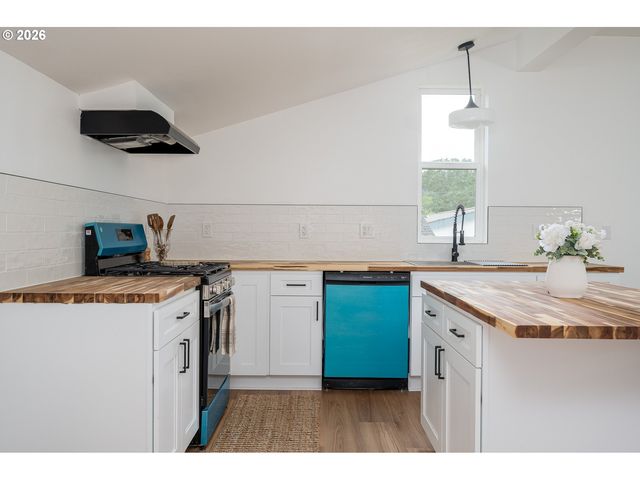 7028 N SAINT LOUIS Ave, Portland, OR 97203