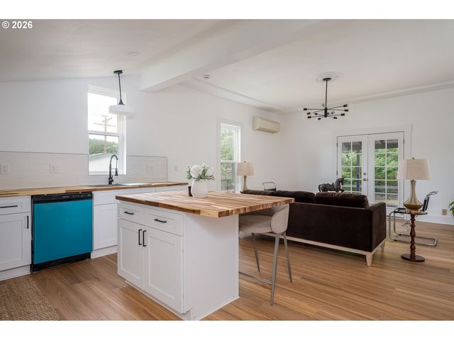 7028 N SAINT LOUIS Ave, Portland, OR 97203