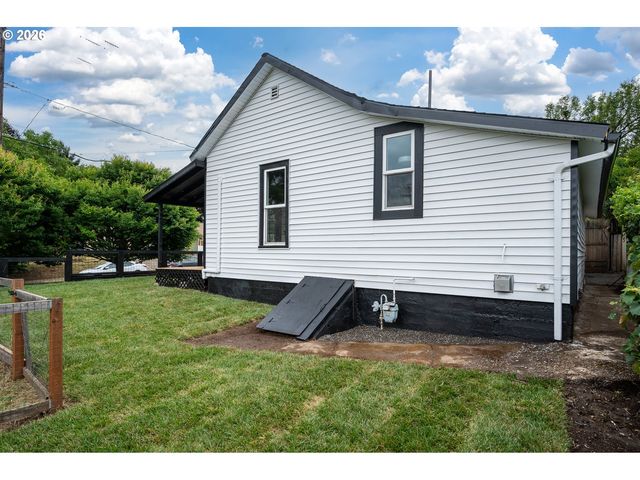 7028 N SAINT LOUIS Ave, Portland, OR 97203