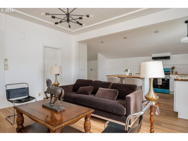 7028 N SAINT LOUIS Ave, Portland, OR 97203