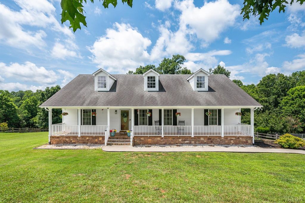 2446 Twin Lake Drive, Bedford, VA 24523