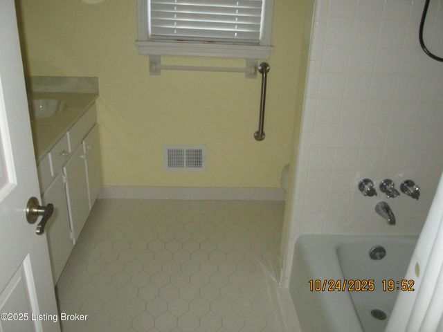 303 Bromwell Ct, Louisville, KY 40245