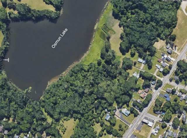 364 Lakeside Drive, Pontiac, MI 48340