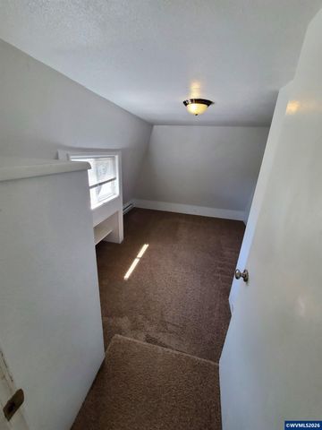 475 18th St SE, Salem, OR 97301