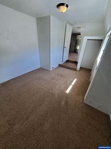 475 18th St SE, Salem, OR 97301