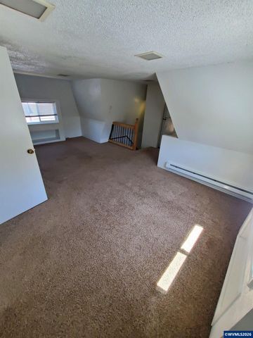 475 18th St SE, Salem, OR 97301