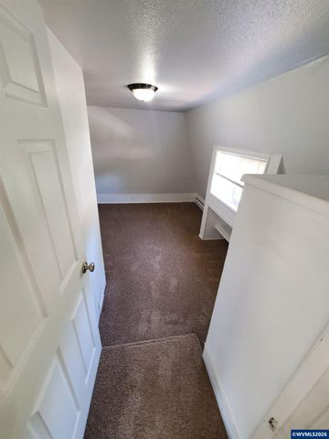 475 18th St SE, Salem, OR 97301