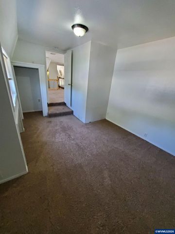 475 18th St SE, Salem, OR 97301
