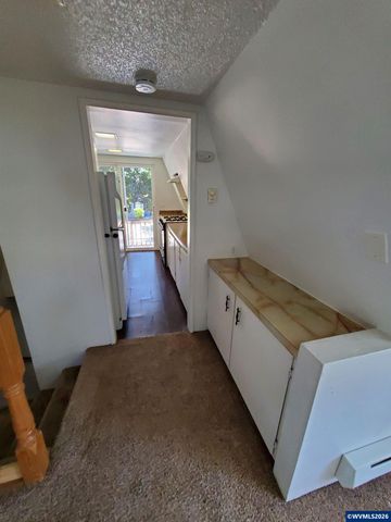 475 18th St SE, Salem, OR 97301