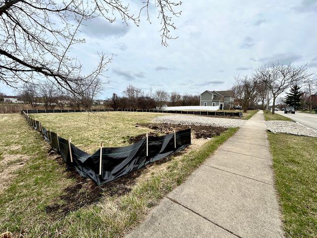 963 Belle Plaine Avenue, Gurnee, IL 60031