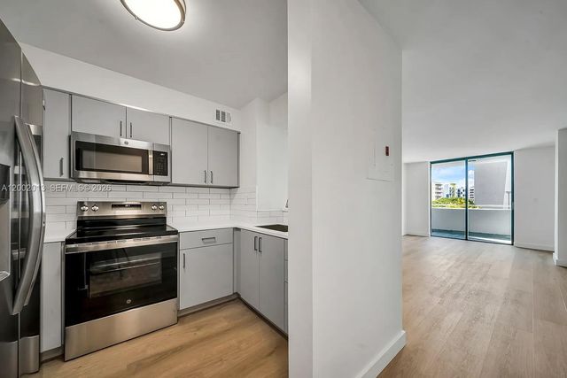 501 SW 1st St 502, Miami, FL 33130