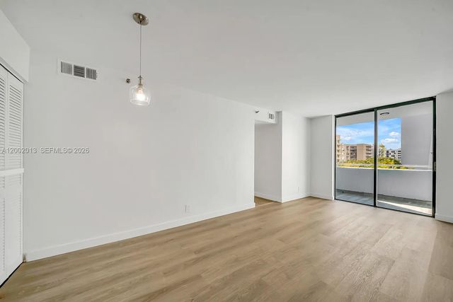 501 SW 1st St 502, Miami, FL 33130