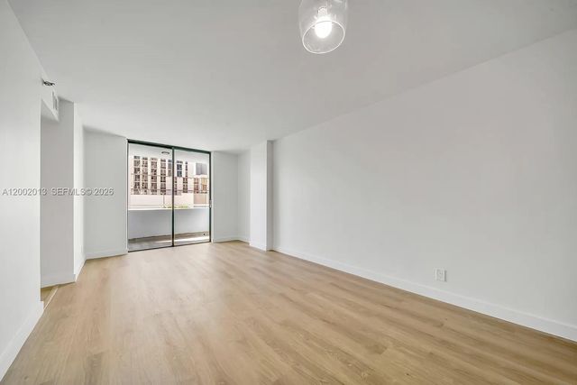 501 SW 1st St 502, Miami, FL 33130