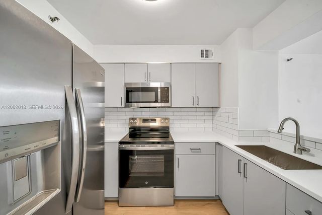 501 SW 1st St 502, Miami, FL 33130