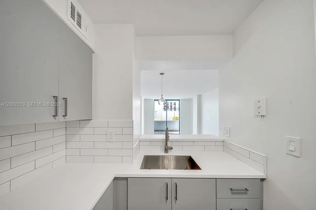 501 SW 1st St 502, Miami, FL 33130