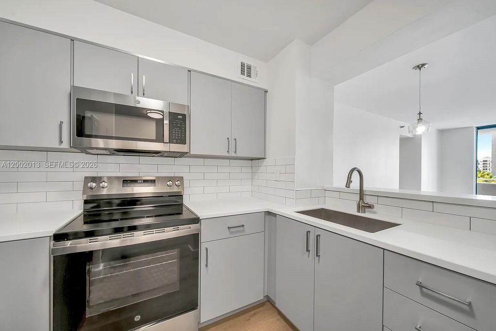 501 SW 1st St 502, Miami, FL 33130