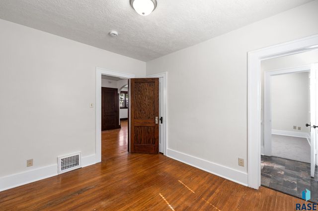 821 W 22nd St Street, Sioux Falls, SD 57105