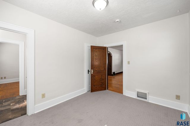 821 W 22nd St Street, Sioux Falls, SD 57105