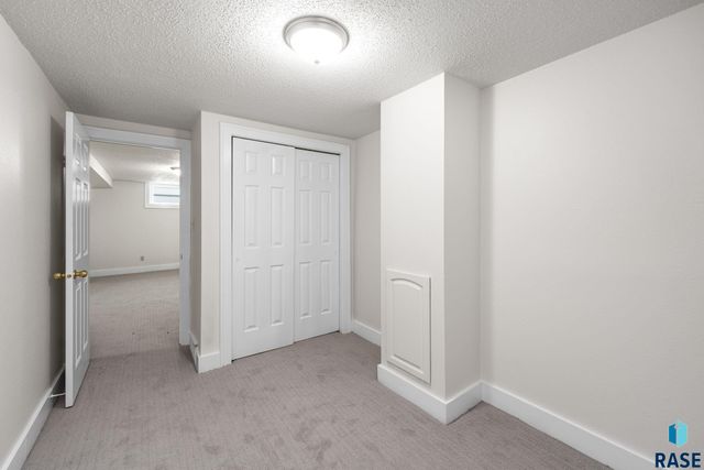 821 W 22nd St Street, Sioux Falls, SD 57105