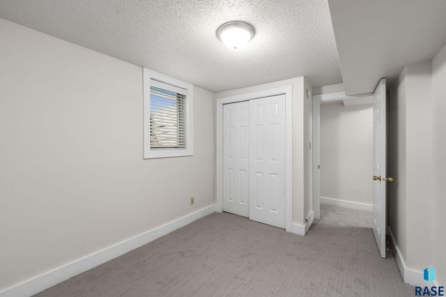 821 W 22nd St Street, Sioux Falls, SD 57105