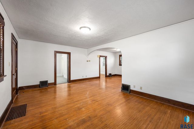 821 W 22nd St Street, Sioux Falls, SD 57105