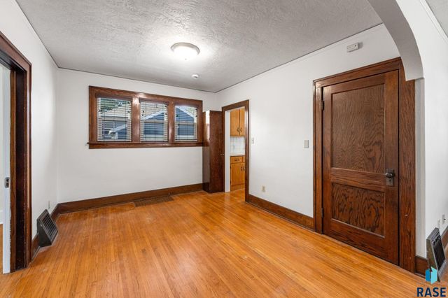 821 W 22nd St Street, Sioux Falls, SD 57105