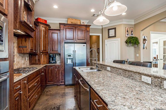 22330 Fairway View Dr, Zachary, LA 70791