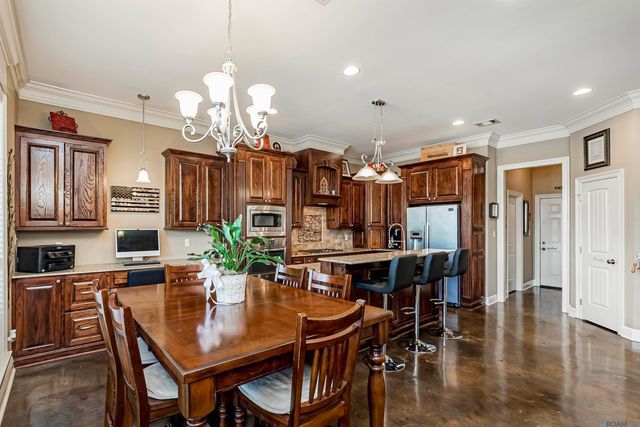 22330 Fairway View Dr, Zachary, LA 70791