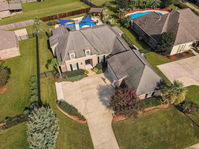 22330 Fairway View Dr, Zachary, LA 70791