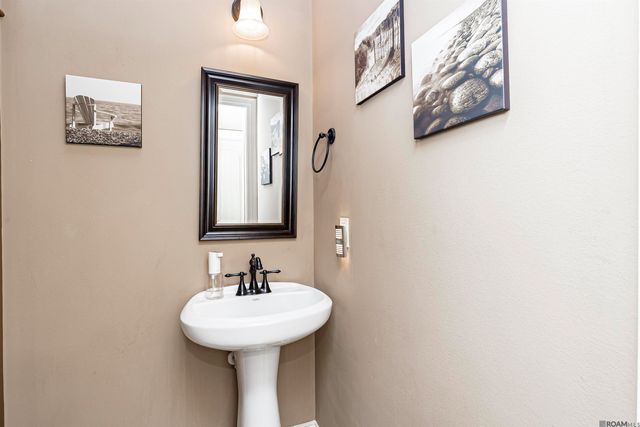 22330 Fairway View Dr, Zachary, LA 70791