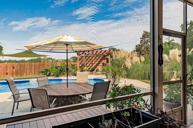 22330 Fairway View Dr, Zachary, LA 70791