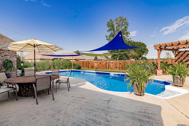 22330 Fairway View Dr, Zachary, LA 70791