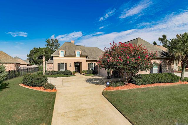 22330 Fairway View Dr, Zachary, LA 70791