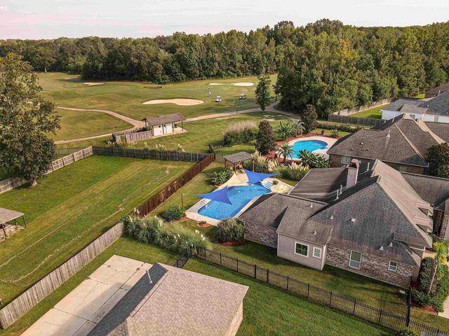 22330 Fairway View Dr, Zachary, LA 70791