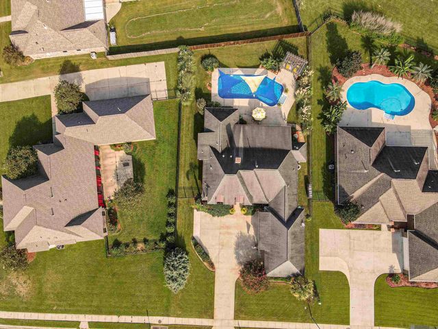 22330 Fairway View Dr, Zachary, LA 70791