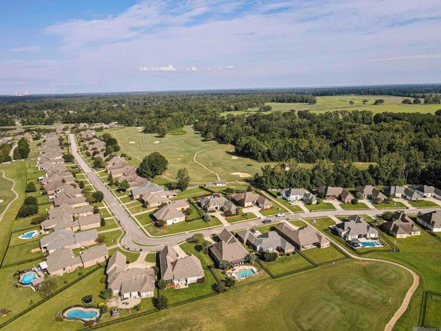 22330 Fairway View Dr, Zachary, LA 70791
